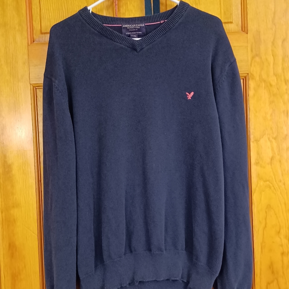 American Eagle long sleeve v-neck shirt